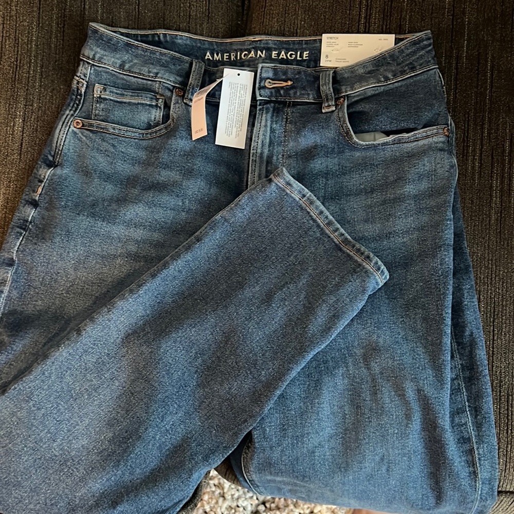 American Eagle size 8 stretch mom jeans. Classic blue.